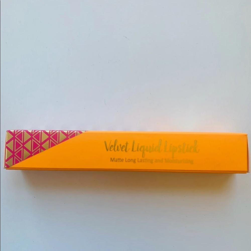 Long lasting liquid lipstick